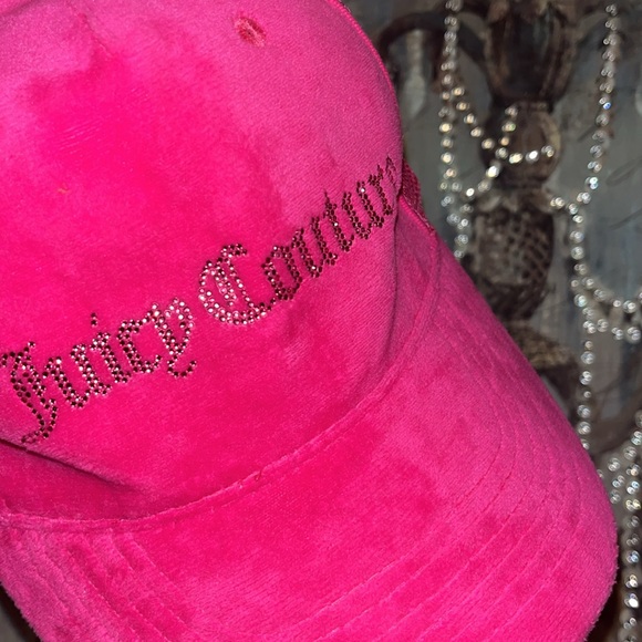 Juicy Couture Accessories - 🫦🍒• 🧖🏻♀️ Juicy Couture x Oh-So-Special…Vibes🧖🏻♀️•👄🍒